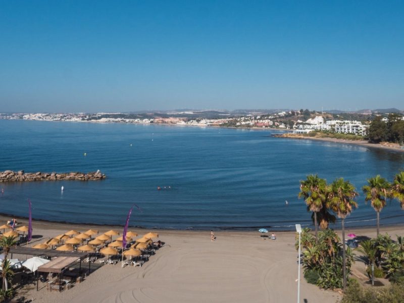 Peaceful beach and coastal neighborhood in Estepona, ideal for families seeking safe and Family-Friendly Neighborhoods in Estepona, offering attractive areas to live in southern Spain.